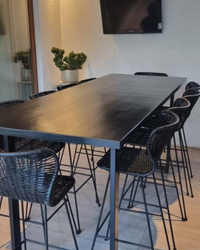 Mesa barra Alún Negra en ambiente — Nowü