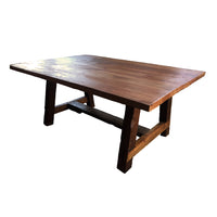 Mesa con patas en A que aseguran firmeza y durabilidad. Fabricada en Roble de Demolición por personas llenas de talento.