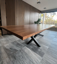 Alhue Table