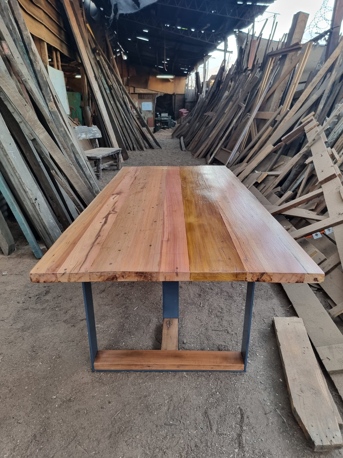 Alhue Table