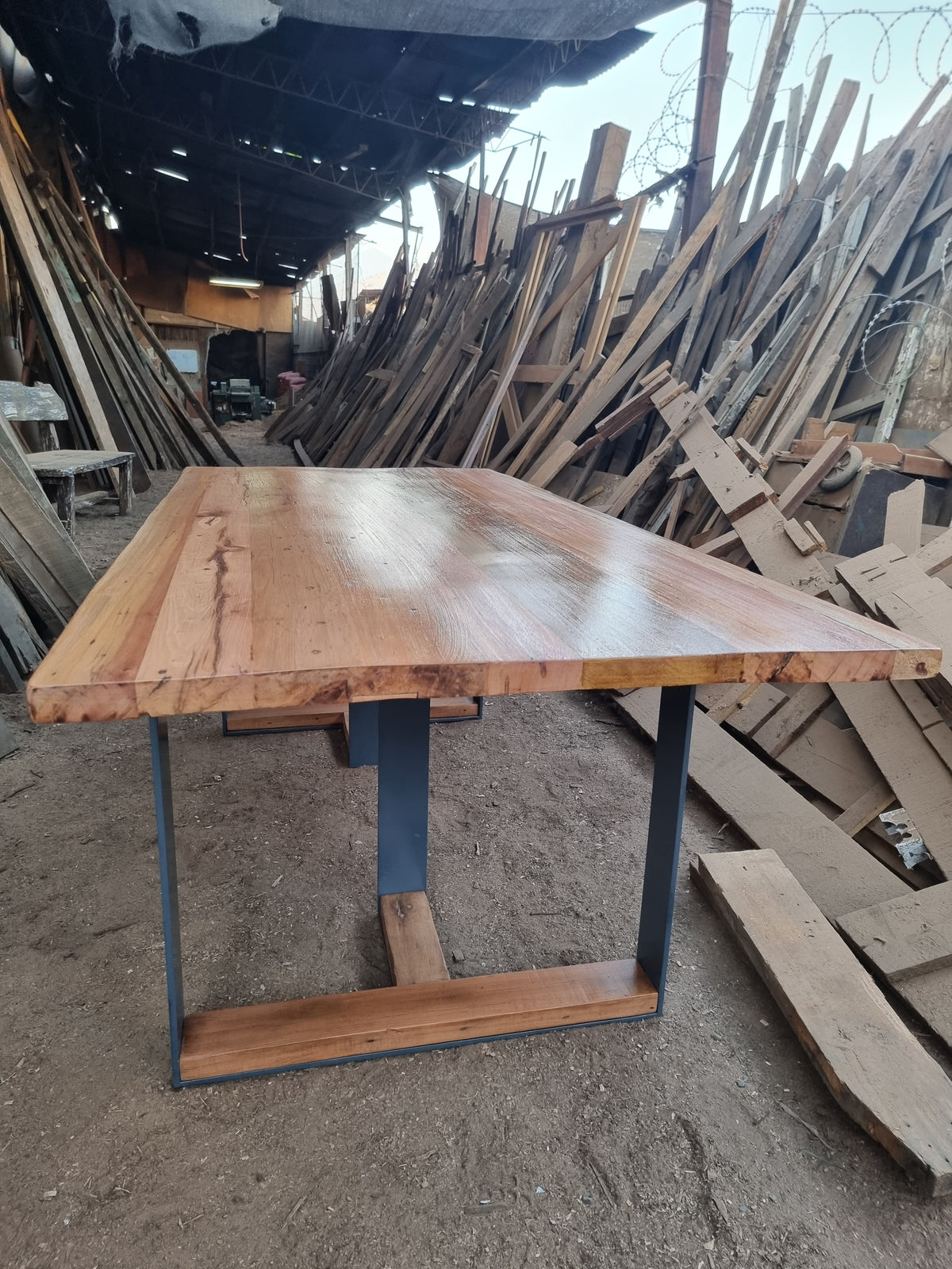 Alhue Table