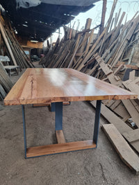 Alhue Table