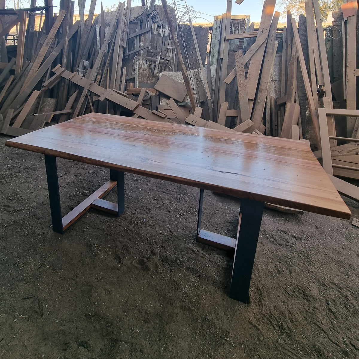 Alhue Table