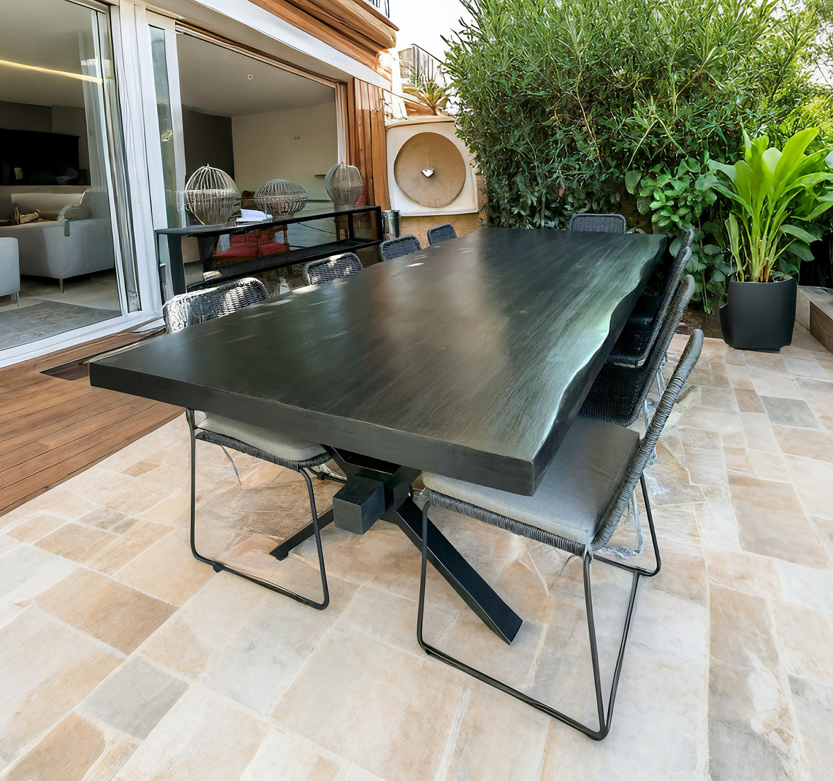 Mesa de comedor artesanal de roble para espacios modernos