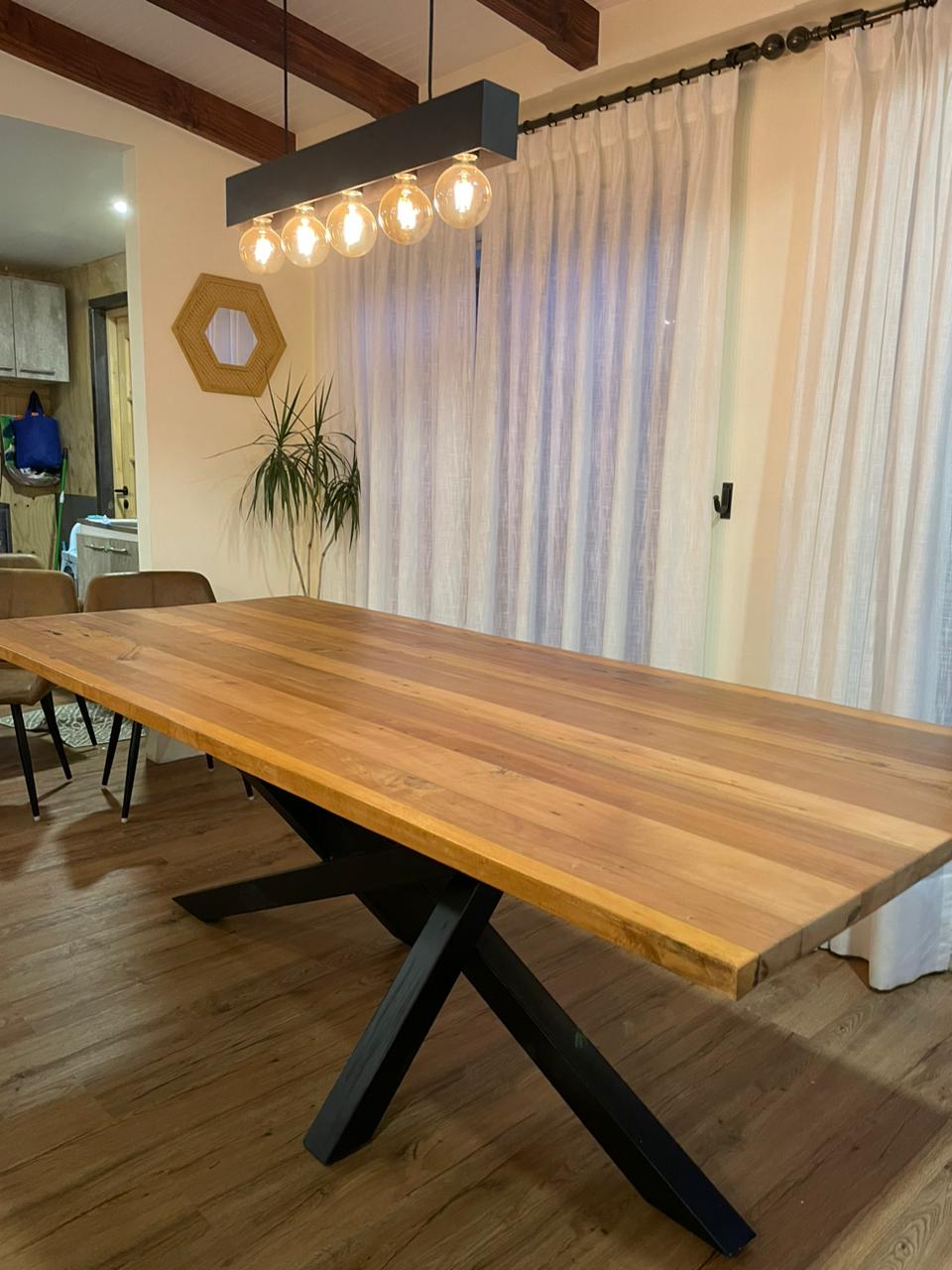 Alhue Table