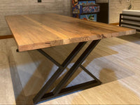 Compra tu mesa de roble macizo hecha a mano en Chile. Diseño premium, madera natural y despacho a todo el país.