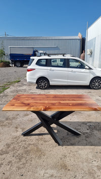 Mesa de madera noble para comedor hecha por artesanos chilenos