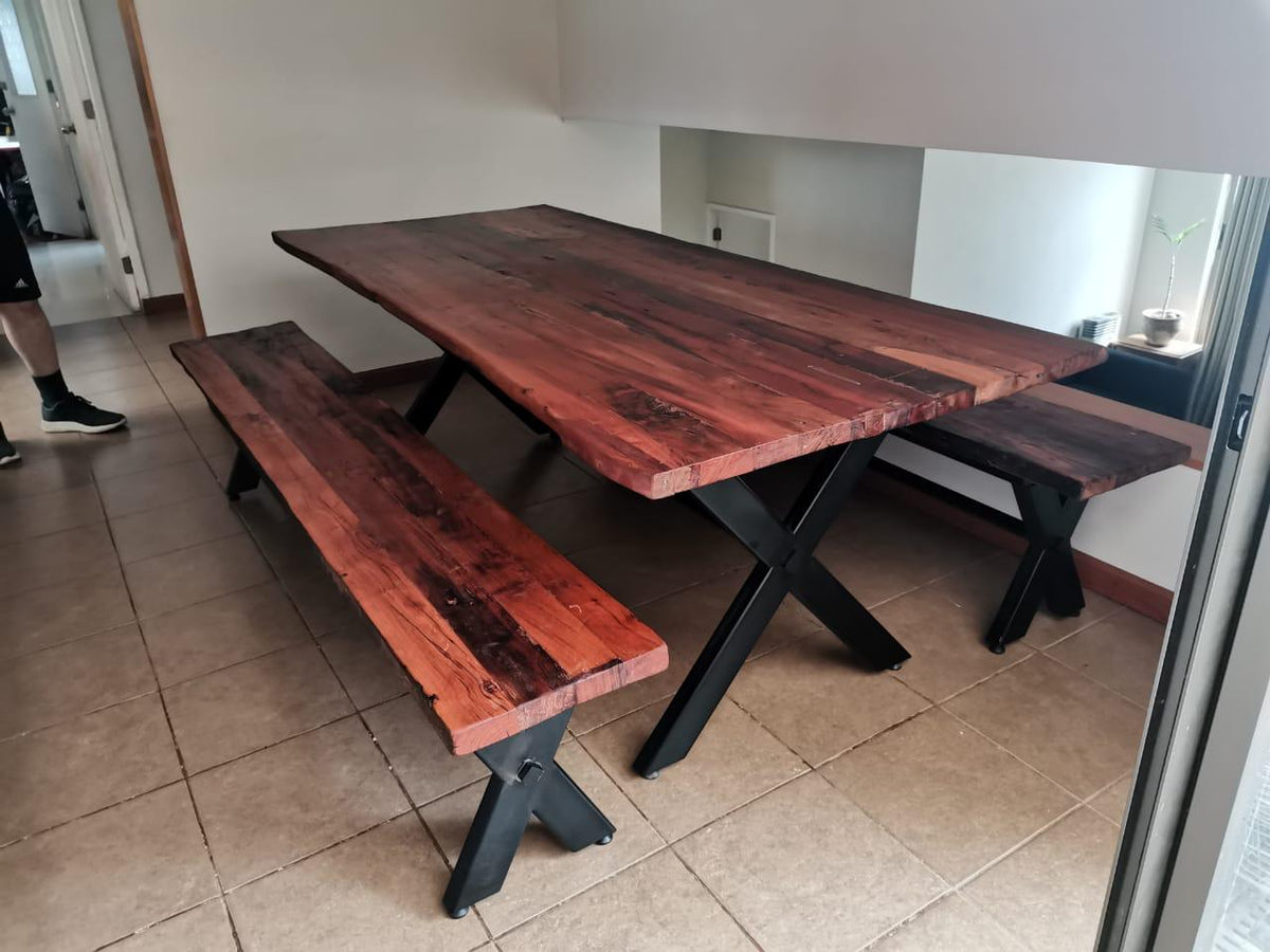 Mesa Comedor Roble Crudo Fierro X con 4 Bancas