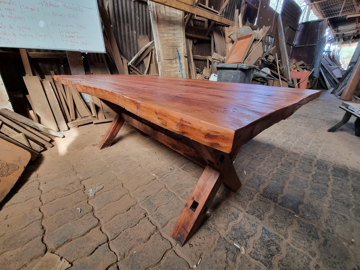 Mesa Comedor Roble Rojo X con 4 Bancas