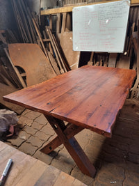 Mesa Comedor Roble Rojo X con 4 Bancas