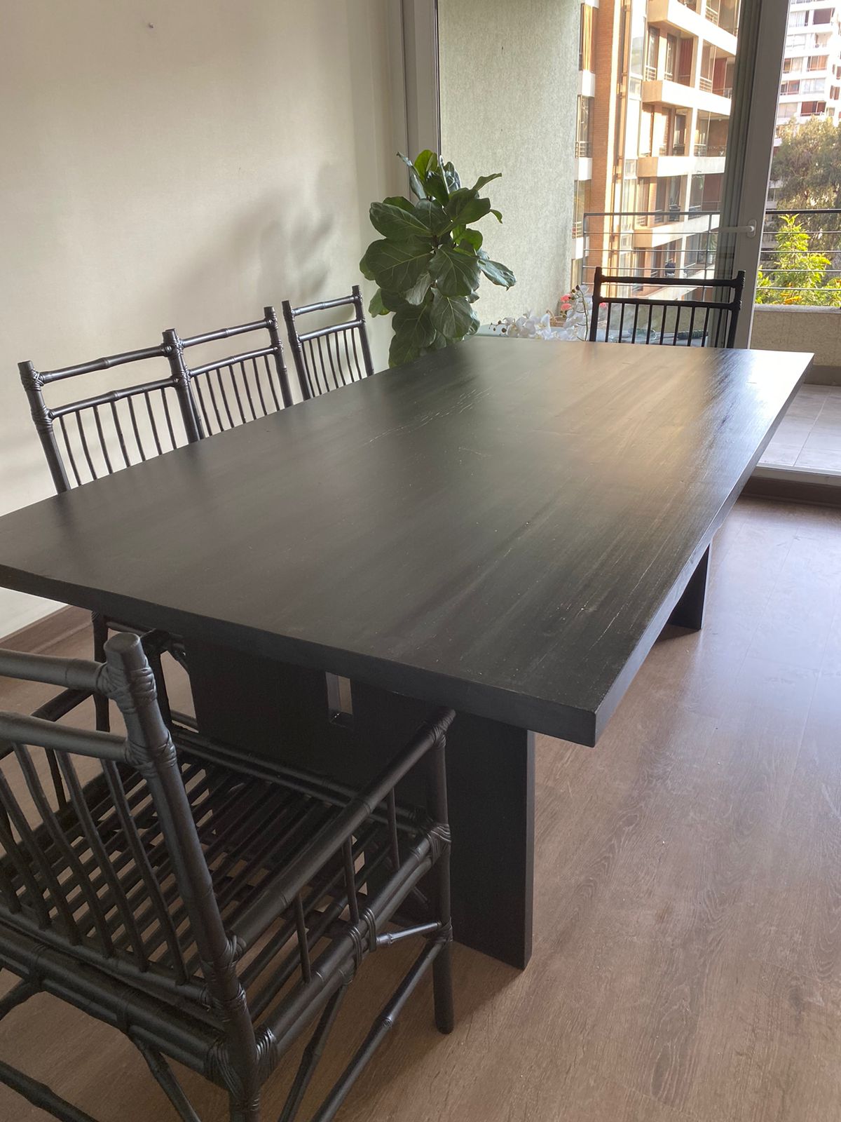 Comedor Roble negro Pentu echo a meno madera reciclada