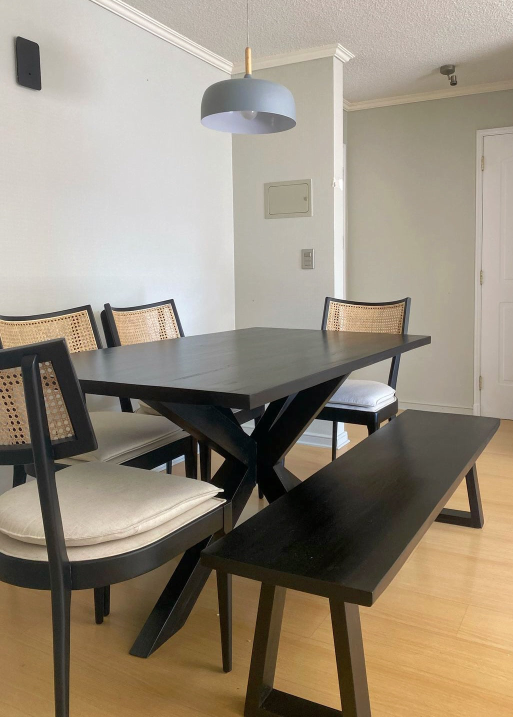 Mesa Comedor en Colores y terminaciones disponibles en mesas de roble artesanal Nowü